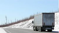 <p>Transportarbeiderforbundets medlemmer opplever både fysiske og psykososiale HMS-utfordringer grunnet alenearbeid. Også innen renovasjon begynner effektivisering å kreve et ensomt ansvar.</p>