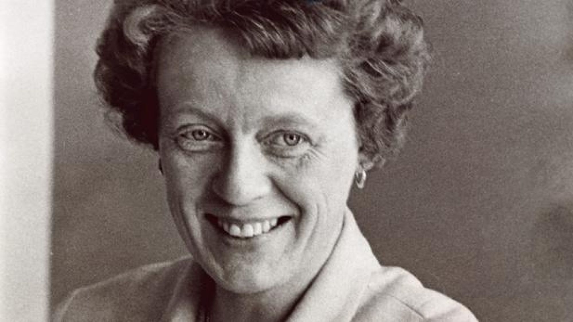 <p><span class="caption-left">FRA FORSIKRING TIL LO: Liv Marie Buck (1928-2012) ble første valgte kvinne i LOs lederskap. Foto: Arbeiderbevegelsens arkiv og bibliotek</span></p>